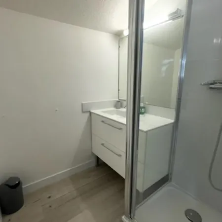 Cozy Nest With Balcony Steps From The Lejlighed