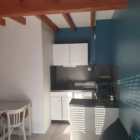 Lejlighed Cozy Nest With Balcony Steps From The *